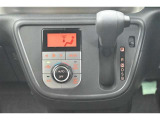 お好きな温度に設定すれば自動的に温度を調節、車内を快適空間に仕上げてくれます。