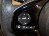 【ステアリングリモコン】ステアリングにオーディオ調節可能なスイッチが装備されていますので運転中でも視線をそらさずにオーディオの調節が可能です!