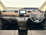 いつでも気持ちよく運転できて、使い勝手のいい収納や体をケアするシート、細部にまでこだわったインテリア♪