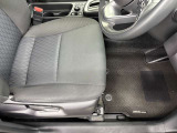 運転席シート足元です。