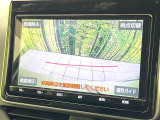【バックカメラ】駐車時に後方がリアルタイム映像で確認できます。大型商業施設や立体駐車場での駐車時や、夜間のバック時に大活躍!運転スキルに関わらず、今や必須となった装備のひとつです!