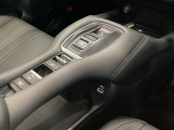 ワンアクションでスムーズな運転を支援する、エレクトリックギアセレクターに、パーキングブレーキは、電子制御パーキングブレーキです。