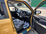 【運転席】座り心地が良いシートなので長時間の運転でも快適にお過ごしいただけます。新品のフロアマットのご注文も可能です。掲載箇所以外にご希望の写真がございましたらお気軽にお問い合わせ下さい。
