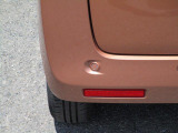 バックソナー装備でバックでの駐車も安心です