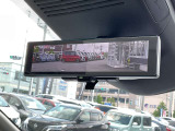 【スマートルームミラー】バックドアについてますカメラと連動して、後方の映像がルームミラーに映ります。