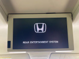 【フリップダウンモニター】大画面モニターで後席でもエンタメをお楽しみいただけます。小さなお子様にも大人気の装備です♪