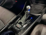 中古車選びで意外と見落としがちなポイントが、シフトレバー周辺の状態です。今回掲載している画像では、操作部分の使用感をはじめ、パネルの傷や擦れ、ボタン類の動作跡など、確認していただけます。