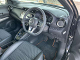 快適に運転できるドライブポジション!運転席シートリフターとシートスライドで、無理のない運転姿勢がとれます。