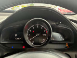【メーターパネル】見た目もきれいで視認性もよく、安心して運転に集中できます。シンプルであるということが実は安全でもあるんです。
