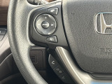 ★オーディオコントロールスイッチ★ステアリングにはオーディオコントロールスイッチが付いていますので、目線を正面から外すことが無く、また、ステアリングから手を離さずにオーディオ操作ができます