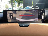 360&deg;ビューモニターでは前後左右4つのカメラ映像をさまざまな走行状況に応じて切り替えてセンターディスプレイに表示することで、駐車時や狭い道でのすれ違い時、見通しの悪い交差点進入時でも安心感を高めます