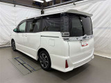 走りにこだわりながら収納力も持ち合わせたお車です。