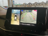 空から見たような映像で駐車ができるアラウンドビューモニター。ひと目でわかるセンサーに前後の衝突被害軽減ブレーキ付き。