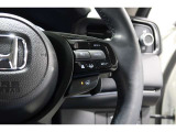 Hondaセンシングの機能のひとつ、アダプティブクルーズコントロール付!アクセルから足を離しても設定したスピードと前車との車間を保ち走行してくれます!車線維持もアシスト☆高速道路で疲労軽減ですね☆