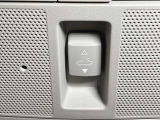 【電動ガラスサンルーフ】ワンタッチで開閉できる電動スライド・チルトアップ機能のほか、挟み込み防止機構も採用!