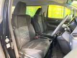 運転席シート廻りは使用感も少なく、良好な状態となっています。前オーナー様が丁寧に使っていたことがよくわかりますね。