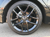 ホンダ純正のアルミホイールが装備されています。