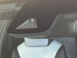 【トヨタセーフティセンス】走行中に前方の車両等を認識し、衝突しそうな時は警報とブレーキで衝突回避と被害軽減をアシスト。より安全にドライブをお楽しみいただけます。