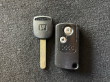 【スマートキー】持っているだけでエンジン始動や、ドアロックの開閉まで出来ちゃう賢く便利なスマートキーを装備!イモビライザーでセキュリティー対策もOK!