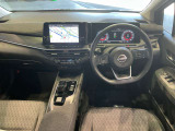 液晶のデジタルメーターに大きなナビ画面です。視界も広く運転もしやすい!