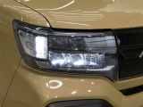 LEDヘッドランプ。消費電力も少なく寿命も長いのがLEDの特徴。HIDのような点灯のタイムラグもなくパッと明るくなるのも特徴です。