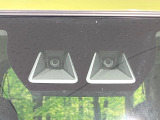 【スマートアシスト】走行中に前方の車両等を認識し、衝突しそうな時は警報とブレーキで衝突回避と被害軽減をアシスト。より安全にドライブをお楽しみいただけます。