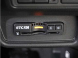 ◆ETC2.0装着◆進化したドライブ体験。料金収受システムだけだったETCが生まれ変わって、高速道路を賢く使うETC2.0に進化しました。多彩な情報サービスが便利で快適なドライブ体験を提供します。