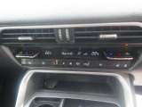 Apple Carplay・Android Auto対応!マツダ コネクト(コマンダーコントロール)でスマートフォンを操作して、通話、音楽を聴いたり、マップで目的地を調べることができます。