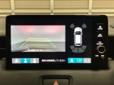 バックでの車庫入れも安心です! リアカメラが付いているバックモニター付のナビディスプレーを装備しております。バンパーについているソナーや、操作線もついており距離感も画面から確認できます。