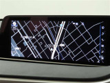 メーカー装着のナビを装備しております。