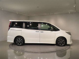 スーパーUVカットグリーンガラス(フロントドア)&UVカット機能付プライバシーガラス(スライドドア/リヤクォーター/バックドア)