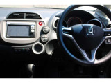 操作性に優れた運転席となります!小物入れや各ボタンの配置にこだわり、使いやすいです!座り心地もよく視認性も良好なのでロングドライブもお任せ下さい!