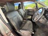 運転席まわりには十分なスペースがあり、大柄な方でもゆったり運転していただける環境です。