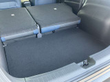 リヤシートを全て倒せばさらに荷物が積めますよ。