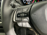 ステアリングにオーディオ操作スイッチが付いています。オーディオ画面に直接タッチしなくても操作が出来ますので、運転に集中できます。