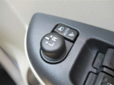 駐車時や狭い道でのすれ違い時に気を使うミラー。電動格納式ドアミラーはそんな時に便利です。