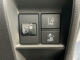 ドライバーへ逸脱の危険を知らせ車線逸脱を回避するようステアリング操作を支援してくれる路外逸脱抑制機能、ブレーキの補助操作を行い減速して衝突被害を軽減する衝突軽減ブレーキ付きです!