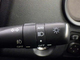 【オートライト】車外の明るさに応じて、自動的にライトの点灯・消灯をしてくれます。