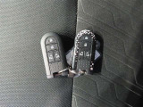 スマートキー2個付いてます。