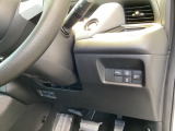 左側に高速で便利なETCがあり、横滑りを防ぐVSAなどのスイッチは、運転席の右側、手の届きやすい位置にあります。