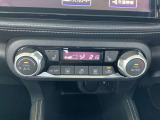 オートエアコンなので、風量の切り替えを自動調節し温度を保ってくれます☆運転席と助手席で温度変化出来ます。