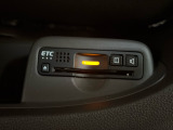有料道路のレーン通過に便利なETC車載器を装着しています。ご利用にはセットアップが必要となります。