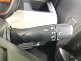 【オートライト】周りの明るさに応じて自動でヘッドライトの点灯・消灯ができる機能です!ライトの付け忘れ・消し忘れなどが無くなり、雨の日や夕方の走行も安心!トンネル通過時も便利ですね♪