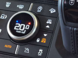 【電子制御エアサスペンション】ドライブモードを選択するとモードにあった車高になりお客様の負担を軽減致します。オプション内にアダプティブダイナミクスも含まれます。