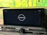 【メーカー純正ナビ】インテリアに溶け込むスタイリッシュな「専用設計」メーカーナビを装備♪視認性や操作性など基本性能にも優れ、より上質なカーライフをお楽しみいただけます。