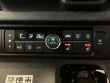 フルオートエアコンが装備されております。手間なく室温を調整できますので便利です!