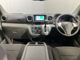 スッキリした運転席まわりでフロントガラスも大きく前方の視界が見やすいので運転しやすいです!