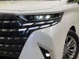 【シーケンシャルターンランプ付きLEDヘッドライト】人気の『流れるウィンカー』付きのLEDヘッドライトを装備♪高級感はもちろん、点灯時は存在感たっぷりで他車からも認識されやすく安心です。