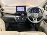 運転席からの視界が左右に広く隅々まではっきりと見えます!クルマの前端も把握しやすく安心です!