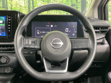 インテリアに合わせたデザインのステアリングは、運転される方のことも考え、運転しやすい形状、大きさです。是非一度、実際に触ってお確かめください。